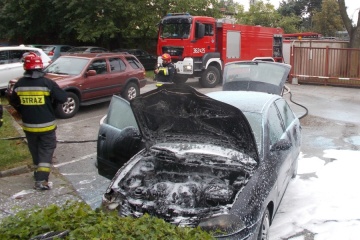 Konin. Strażacy ugasili pożar samochodu przy ul. Kaliskiej