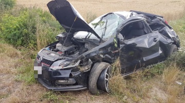 Wypadek w Orchowie. Samochód dachował. Dwie osoby ranne