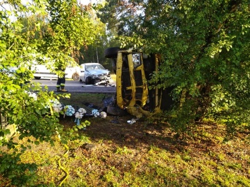 Wypadek w Leśnictwie. Bus zderzył się z samochodem osobowym