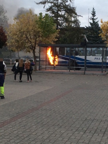 Autobus konińskiego PKS-u stanął w ogniu. Tabor jest wysłużony