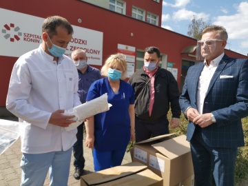 Oklaski dla medyków i respirator dla szpitala od MZGOK Konin