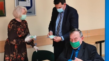 Szyją maski ochronne dla mieszkańców powiatu konińskiego