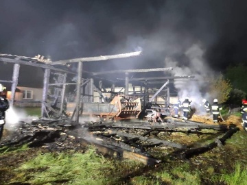 Pożar w gminie Krzymów. Spłonęła stodoła z maszynami rolniczymi