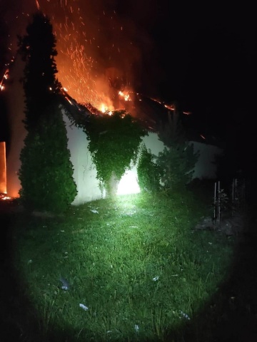 Nocny pożar w Bielach. Ogień zniszczył dom jednorodzinny