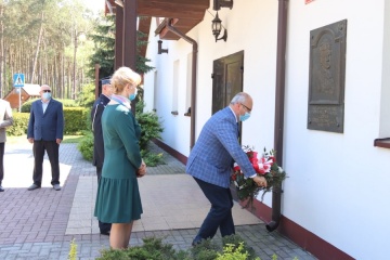 Rzgów. Złożyli kwiaty w rocznicę urodzin Zofii Urbanowskiej