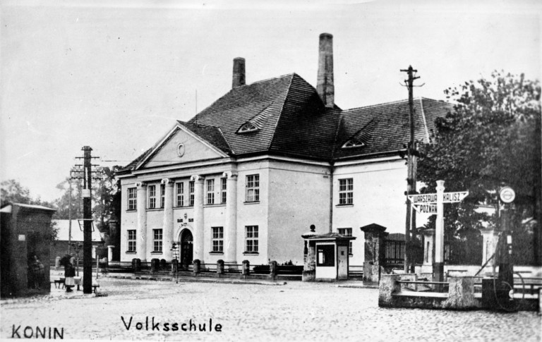 Po tajemniczym pożarze w 1945 roku przy Kolskiej wybudowano jeszcze większą szkołę