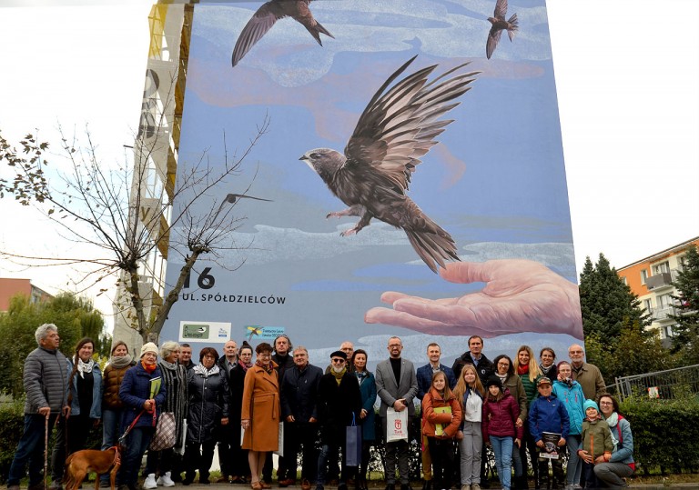 Ptasi mural na turkowskim osiedlu. Mieszkańcy mogą być dumni