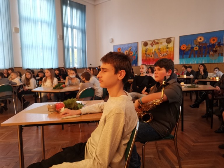 Spotkanie z hrabią w Szkole Podstawowej nr 1. W otoczeniu złotej, polskiej jesieni