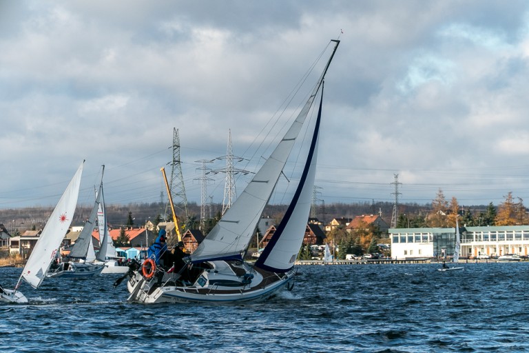 Zakończyli sezon. Niemal setka żeglarzy pływała na Jeziorze Pątnowskim