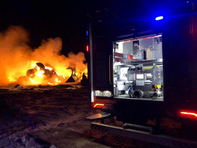 Pożar w Nieborzynie. Spłonęło 42 balotów słomy