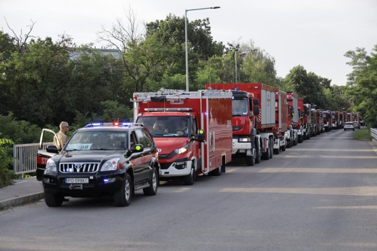 Strażacy z Konina wrócili z misji w Grecji. Zostali powitani w Katowicach