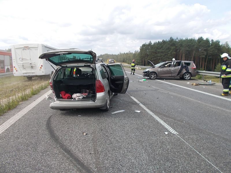 Wypadek na autostradzie A-2. Zderzenie dwóch samochodów