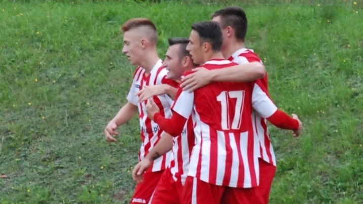 Niższe ligi piłkarskie: LKS Ślesin wraca na fotel lidera okręgówki