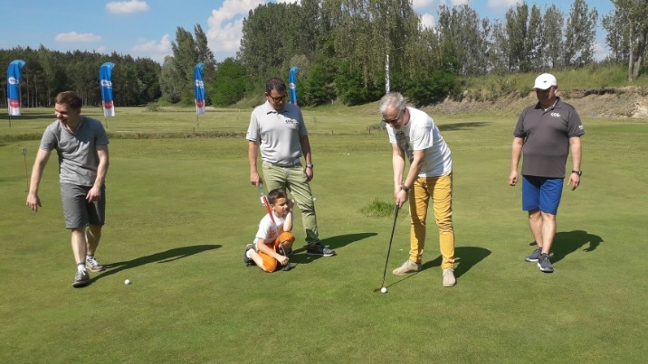 Grali starsi i młodsi. Ogólnopolski Dzień Golfa w Golinie-Kolonii