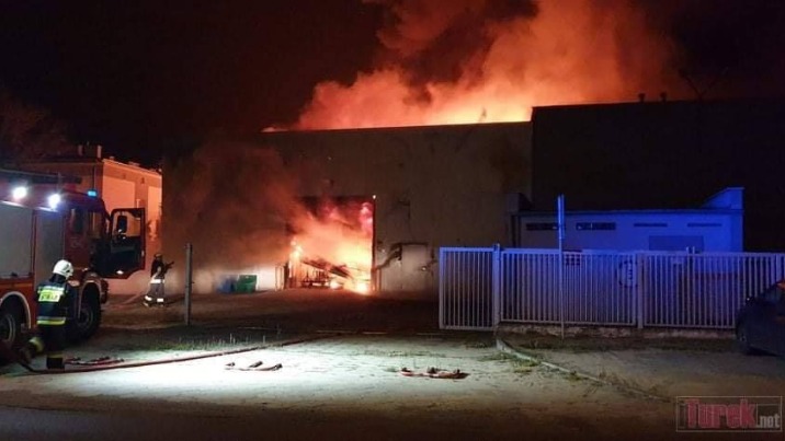 Ogromny pożar w Turku. Spłonęła hala firmy produkującej meble