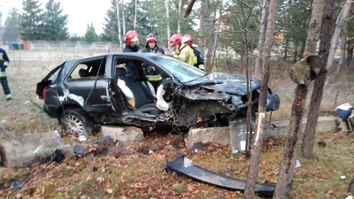 Wypadek w Kolonii Golina. 22-letni kierowca trafił do szpitala