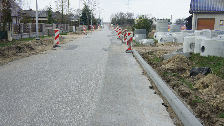 Trwa przebudowa dróg w Woli Łaszczowej i Bielawach. Kanalizacja, oświetlenie i progi zwalniające