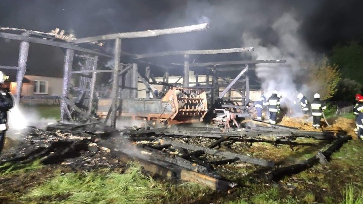 Pożar w gminie Krzymów. Spłonęła stodoła z maszynami rolniczymi