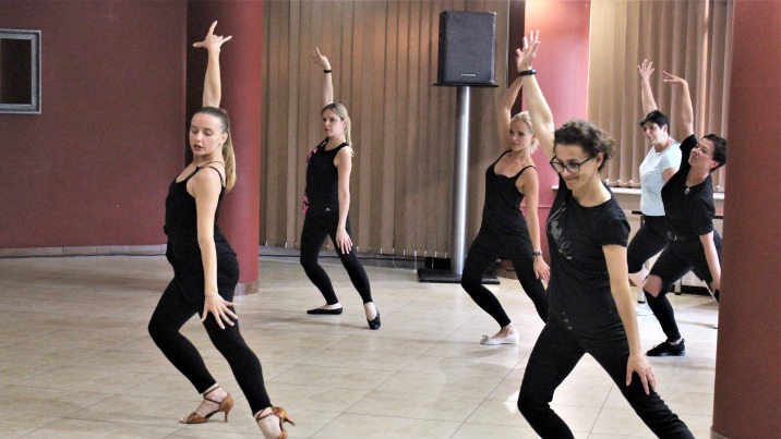 Muzyka, taniec i film w Konińskim Domu Kultury podczas wakacji