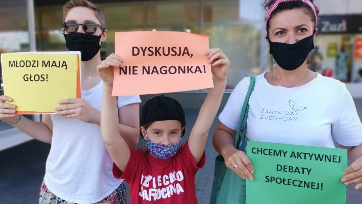 Młodzi w Koninie: "Politycy krzyczą. My protestujemy w ciszy"