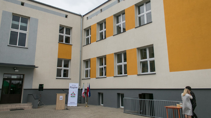 Nowa energia w dwóch szkołach w Rzgowie. Inwestycja została zakończona