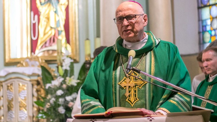 Biskup Wiesław Mering zakażony koronawirusem. Jest w izolacji